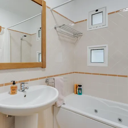 Apartment By Madeira Camara de Lobos